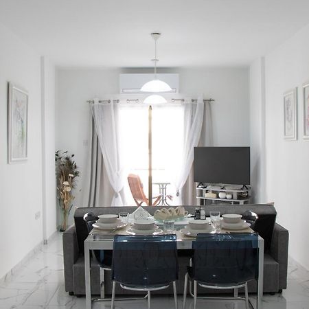 Apartment,Near The Beach Pinikoudes 라르나카 외부 사진