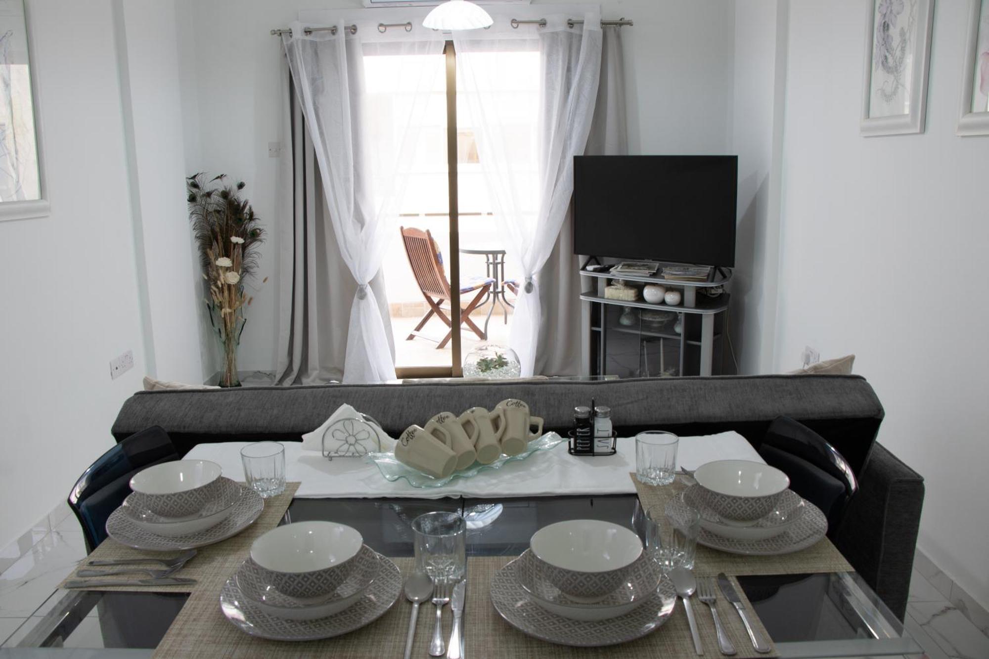 Apartment,Near The Beach Pinikoudes 라르나카 외부 사진