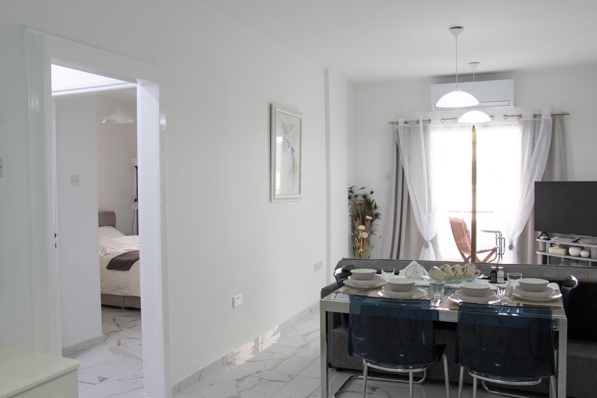 Apartment,Near The Beach Pinikoudes 라르나카 외부 사진