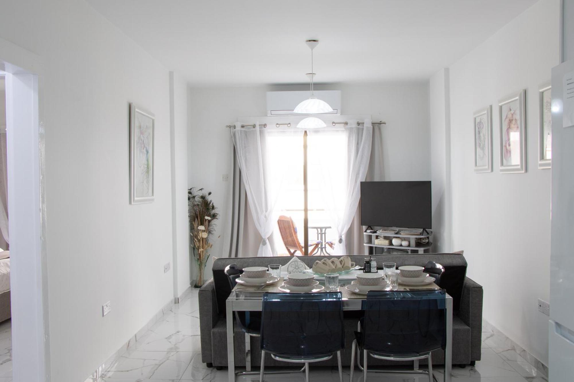 Apartment,Near The Beach Pinikoudes 라르나카 외부 사진